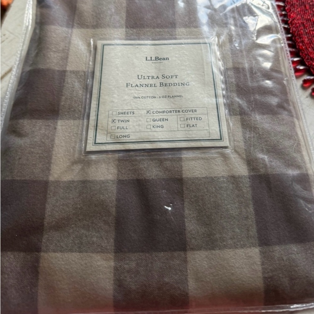 L.L. Bean Ultra Soft Flannel comforter cover in Plaid, twin size.